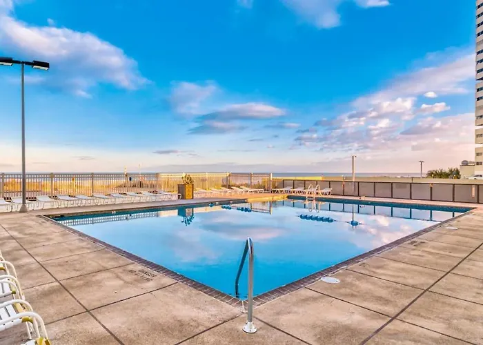 Cozy Beachfront With Balcony Ac Pools Game & Gym *