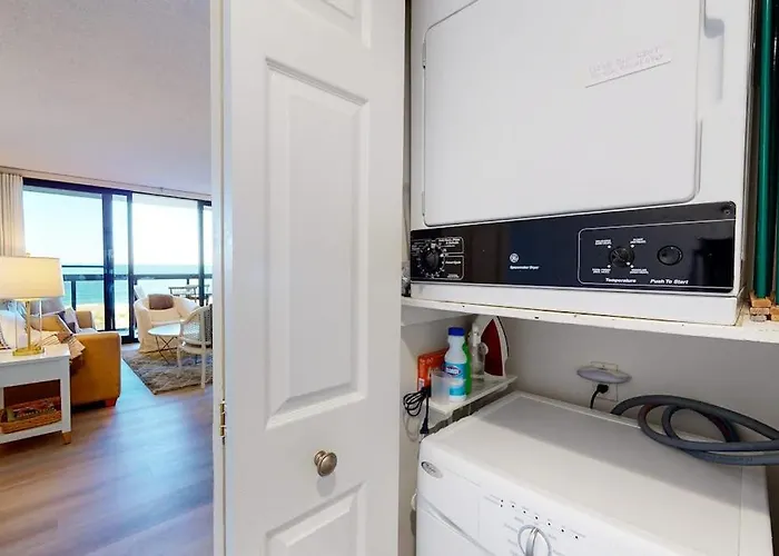 Cozy Beachfront With Balcony Ac Pools Game & Gym Holiday home Ocean City