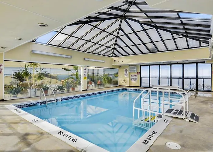 Cozy Beachfront With Balcony Ac Pools Game & Gym Holiday home